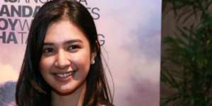 Gaya Chic Mikha Tambayong dengan Busana Hitam