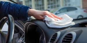 4 Tips Mudah Bersihkan Dashboard Mobil