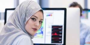 4 Gaya Makeup Simple untuk Wawancara Kerja