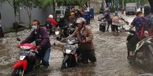 Hujan Pagi Hari, Jakarta Banjir