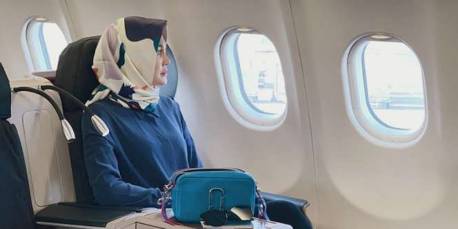 Pulang Umroh Berhijab, Luna Maya Dipuji Pria Malaysia