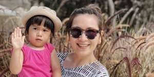 Traveling Nyaman Bersama Buah Hati ala Jennifer Arnelita