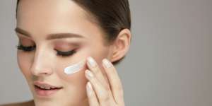 Tak Ada Kuas Makeup, Jari-jari pun Jadi