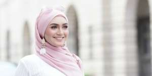Trik Agar Rambut Bebas Lepek Ketika Berhijab