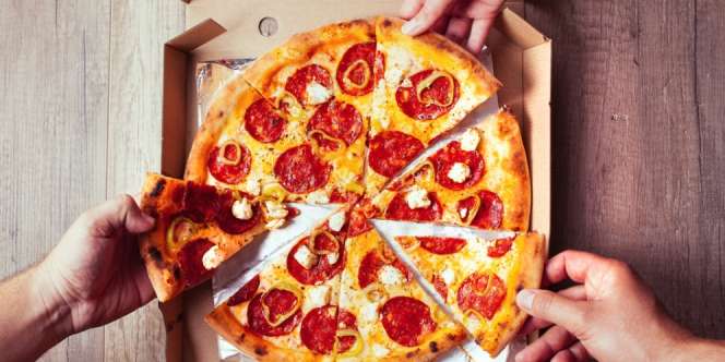 Terjebak Badai Salju, Pilot Pesan 23 Kotak Pizza untuk Penumpang