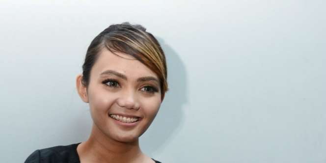 Tim Luna Maya atau Syahrini, Siapa Pilihan Rina Nose?