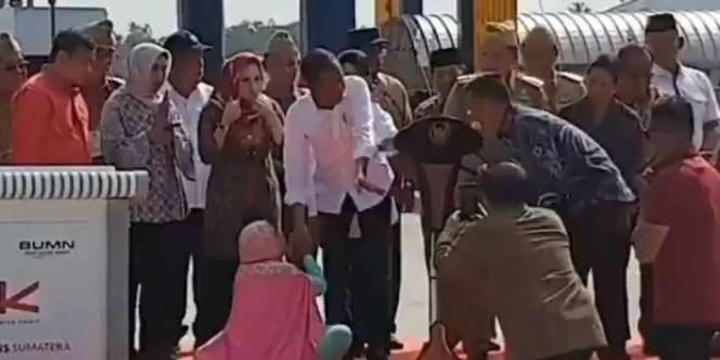 Terobos Paspampres, Si Ibu Bersimpuh dan Curhat ke Jokowi