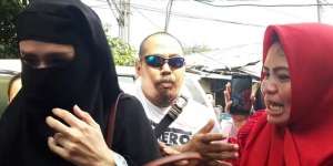 Penampakan Mulan Jameela yang Kembali Bercadar Saat Besuk Ahmad Dhani