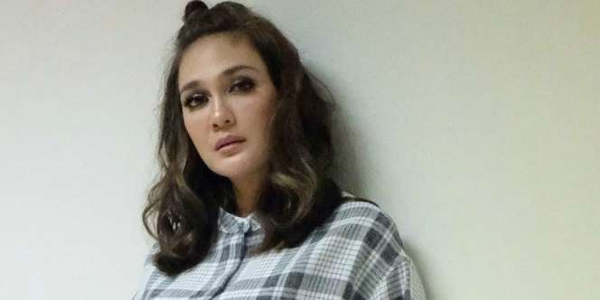 Wajah Sendu Luna Maya Jadi Sorotan