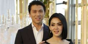 Inilah Jawaban Syahrini Dituding Rebut Reino Barack dari Luna Maya