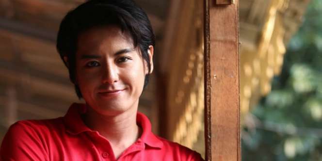 Tulis Kalimat Bijak, Wajah Roger Danuarta Jadi Sorotan
