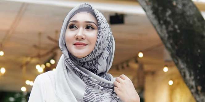 Baju Muslim Streetwear Dian Pelangi di NYFW 2019
