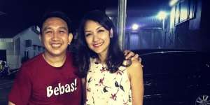 Augie Bebas dari Penjara, Begini Penyambutan Sang Istri
