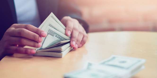 Wow! Kecepatan Hitung Uang Teller Ini Lebih Cepat dari Mesin