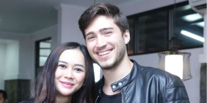Bikin Geli! Aura Kasih Lakukan Ini di Usia Kehamilan 5 Bulan