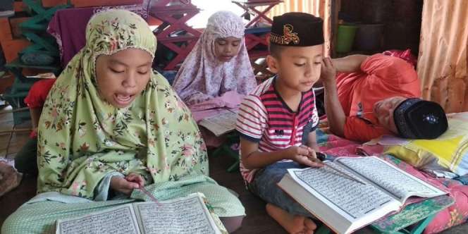 Belajar dari Semangat Juang Guru Ngaji Lumpuh Asal Bugis