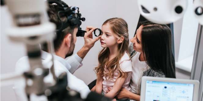 Mata Anak Minus? Ingatkan untuk Pakai Kacamata