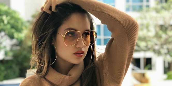 Pamer Foto Perut Sixpack, Cinta Laura: Baru Pada Tahu?