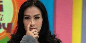 Iis Dahlia Bongkar Sifat Asli Hilda Vitria ke Billy Syahputra