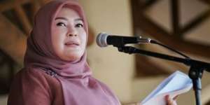 Heboh Mobil Dinas Prado Rp1,9 Miliar, Tengok Gaya Hijab Bupati Irna Narulita