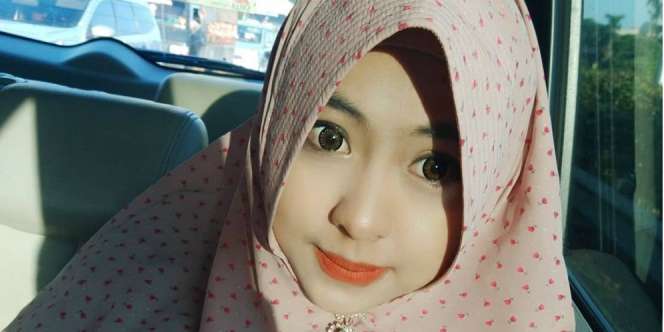 Gaya Hijab Kakak Ria Ricis yang Berprofesi Dokter
