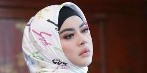 Harga Kaos Oblong Adik Syahrini Bikin Netizen Gagal Paham