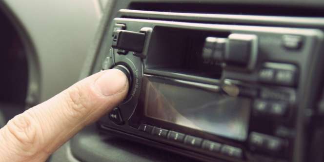 Setel Musik Keras-Keras di Mobil Didenda Rp1,89 Juta
