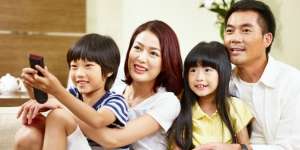 Tips Asyik Nonton TV Tanpa Melewatkan Ibadah