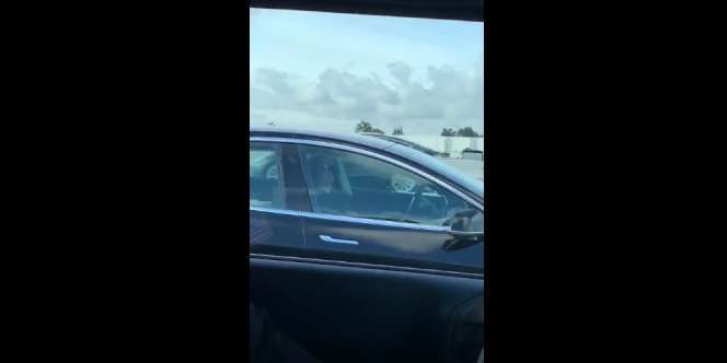 Viral, Sopir Tertidur Pulas Kala Mobil Melaju 120 Km/Jam