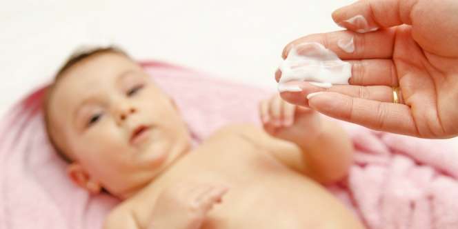 Awas Bunda! Bedak Tabur Dapat Mengganggu Pernapasan Bayi