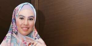 Gaya Kartika Putri Melenggang di 2 Panggung Fashion Show