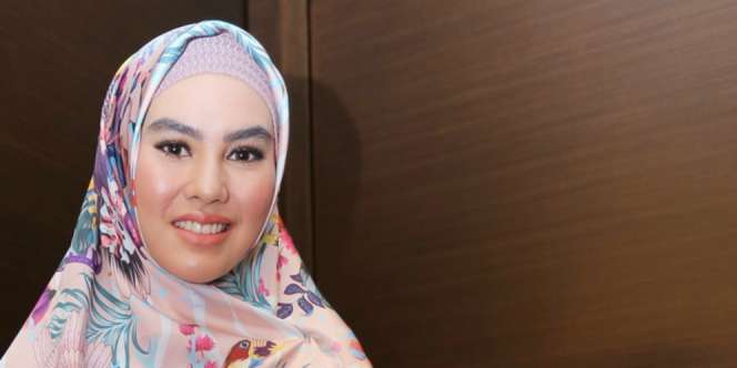 Gaya Kartika Putri Melenggang di 2 Panggung Fashion Show