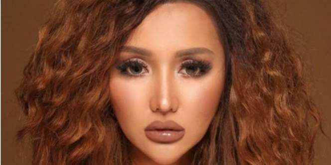 Penampilan Berani Lucinta Luna di Bandung, Busananya Panen Sindiran
