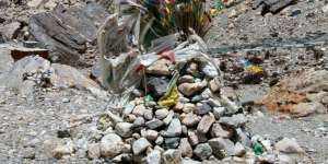 Ratusan Mayat Pendaki Bermuculan dari Balik Salju Gunung Everest