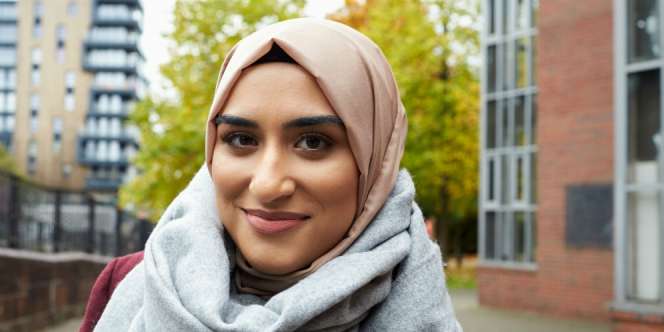 Keutamaan Besar di Balik Istri Sering Tersenyum ke Suami