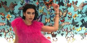 LIVE STREAMING: Aksi Keren Dua Lipa di Super Party 