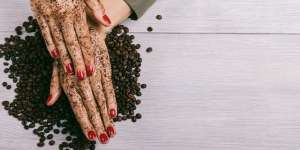 Jangan Buang Ampasnya, Ini Manfaat dan Cara Buat Scrub Kopi