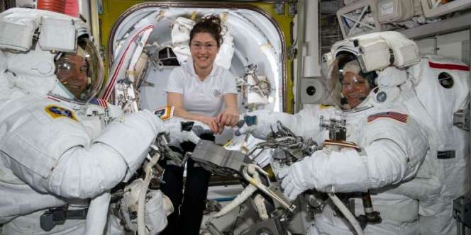 Astronot Wanita Gagal ke Luar Angkasa Gara-Gara Baju