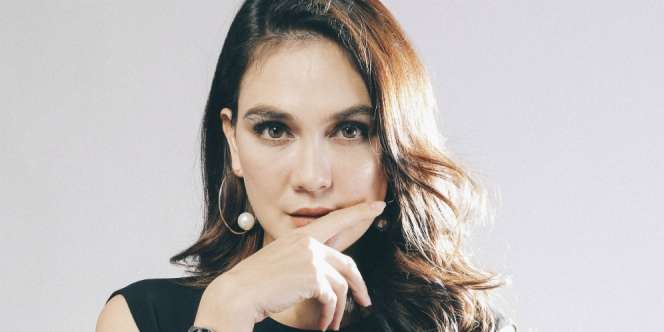Disebut Galau Saat Nyanyi Lagu Nike Ardila, Ini Reaksi Luna Maya