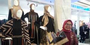 Pesona Masjid 5 Benua dalam Koleksi Busana Shafira