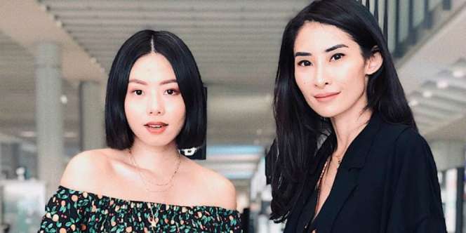 Gaya Dua Influencer Menjelajah Sudut Artistik Hong Kong