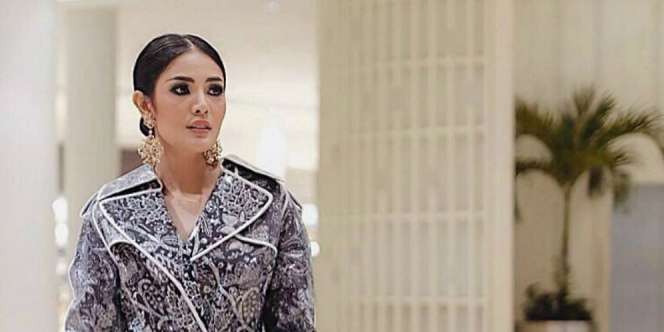 Pamer Foto, Kaki Nindy Ayunda Bikin Iri