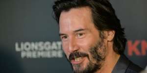 Keanu Reeves Jadi Pahlawan Kala Pesawat yang Ditumpanginya Mendarat Darurat