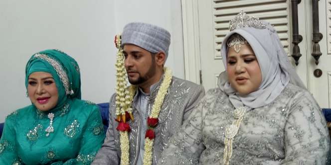 Tangis Elvy Sukaesih untuk Pernikahan Dhawiya