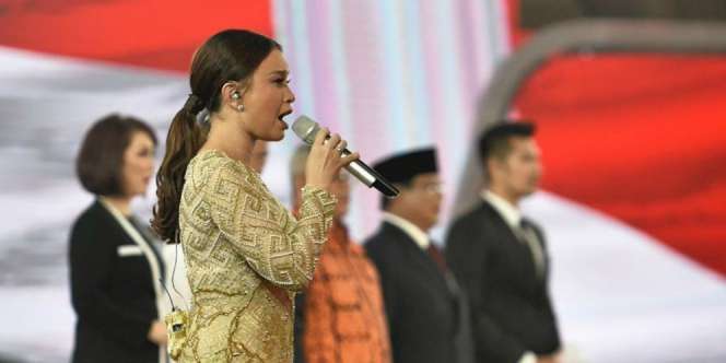 Salah Saat Nyanyi Indonesia Raya di Debat Capres, Rossa Minta Maaf
