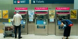 Bisa Squat Jump 20 Kali, Penumpang Gratis Naik MRT Singapura