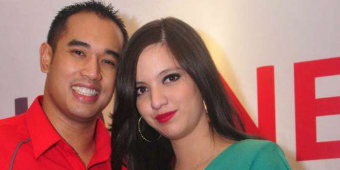 Romantisnya Nia Ramadhani & Ardi Bakrie di Ulang Tahun ke-9 Pernikahan