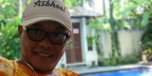 Sule Ngamuk Banting Gelas, Karyawan Menangis, Ada Apa?