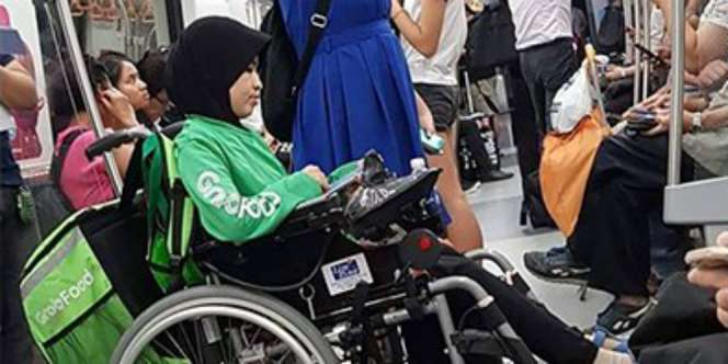 Kecewa karena Driver Ojol Lambat, Saat Buka Pintu...