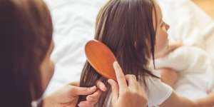 Cegah Kering dan Kasar Pada Rambut Si Kecil